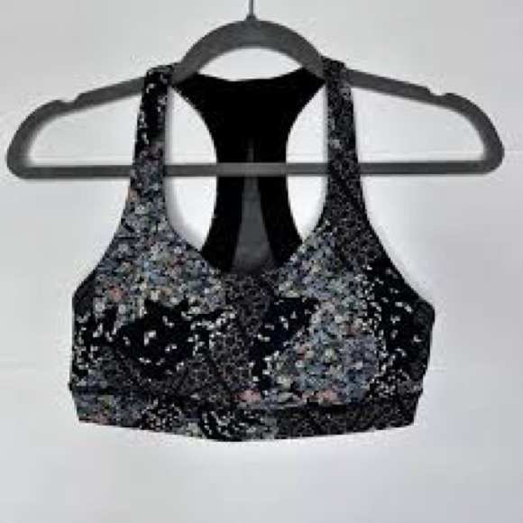 Lululemon Invigorate Bra🌻 - Picture 2 of 9